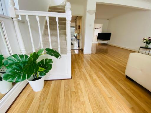 Cheerful 4 Bed House in Mill Hill - Housity