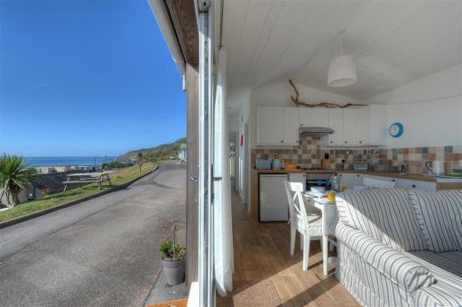 The Beach Hut - Housity