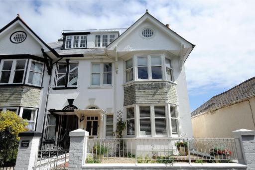 2 Hadleigh Villas - Housity