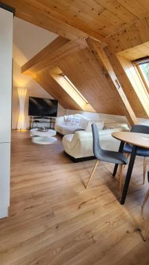 Schloss Blick Bredendiek OG - Housity