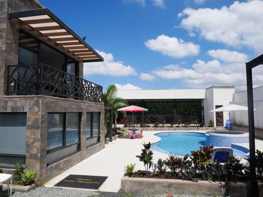 ESPECTACULAR CHALET EN EL EJE CAFETERO - Housity