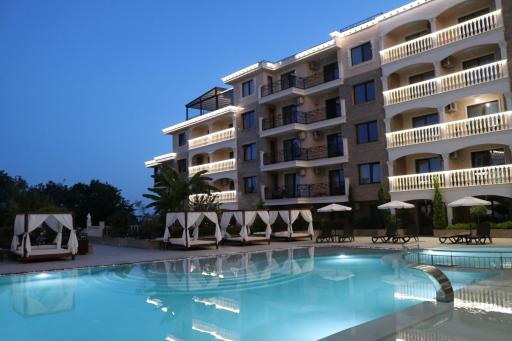 Valencia Gardens Luxury Studios - Housity