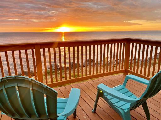 Cozy LAKE ONTARIO WATERFRONT Breathtaking Views! - Housity