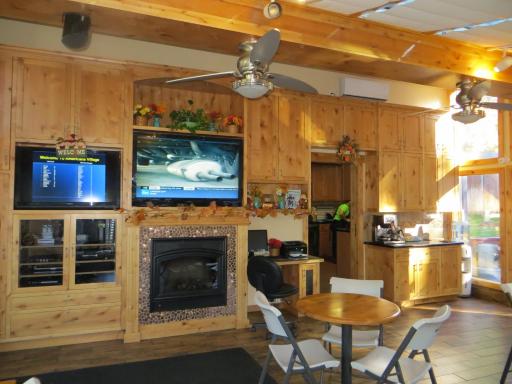 Americana Village - Housity