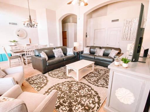 Goodyear Pool Pet Friendly - Housity