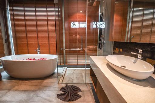 Shambhala grand villa by Cozy Lake - Housity