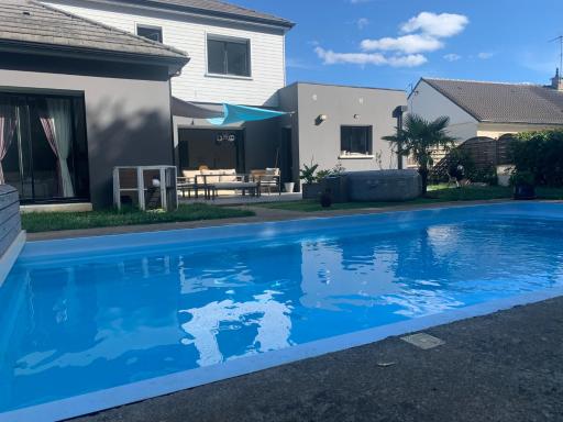 Magnifique maison avec piscine, spa, billard.. - Housity