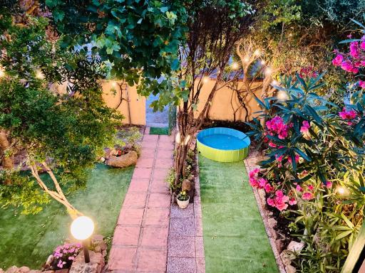 Holiday house with garden 100m from sea - Housity