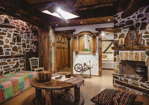 Traditional house Alexis Coco with pool and fire place - Housity
