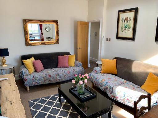 Fort Crescent - Housity