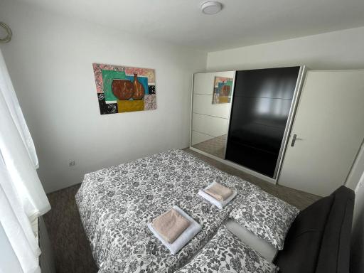Peaceful and spacious apartment with free parking - Housity