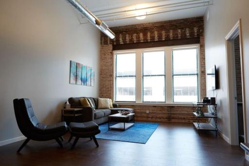 2BR 2BA Loft In Historic Downtown KC - Housity