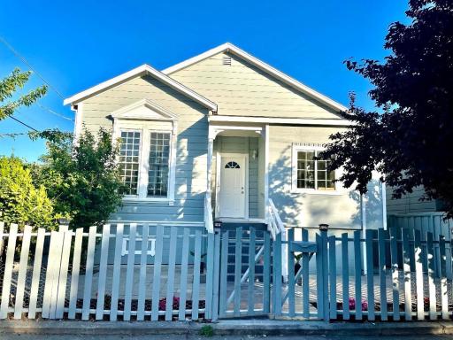Stunning Classic & Cozy Victorian Home in SanJose - Housity