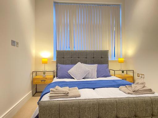 10080 Luxury Apartment near Luton town Mall - Housity