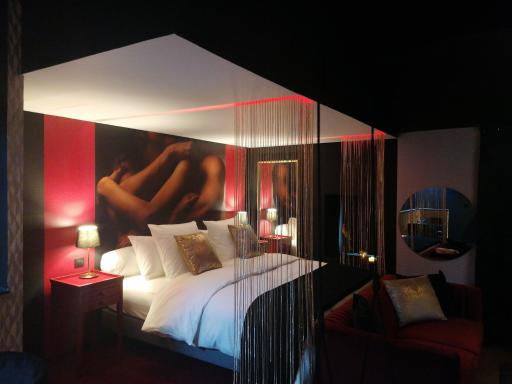 Suite Gatsby - balançoire et baignoire duo - Luxe et charme - climatisation - Housity
