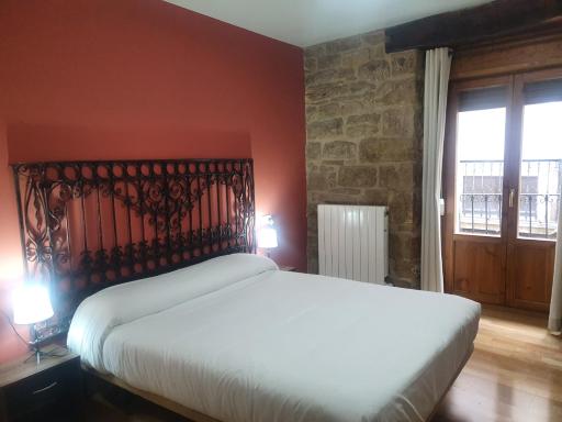 Hostal Rural 18 de Abril - Housity