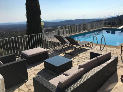 Spacious luxury villa with stunning views - Housity