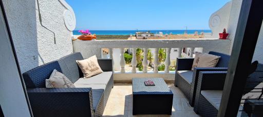 The Swallow's rest beach house - Meia Praia - Housity