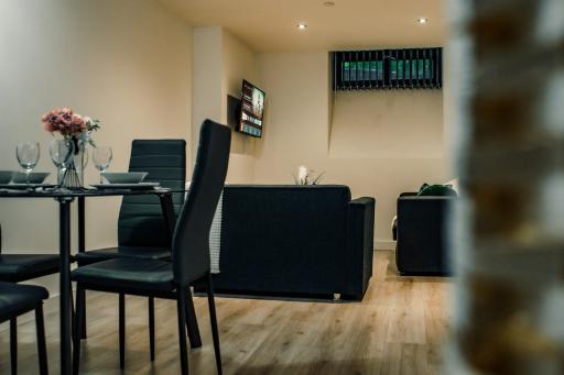 Bv Cosy Basement Apartment At Conditioning House - Housity