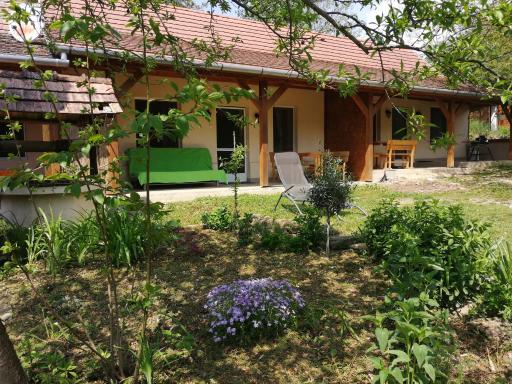 Flóra Apartmanok - Housity