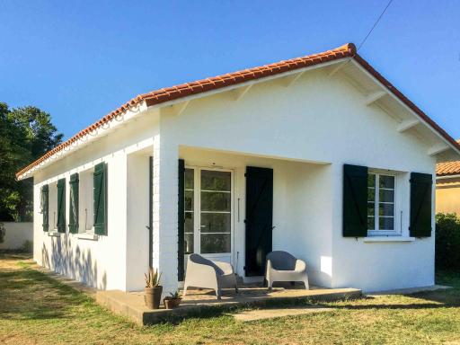 VILLA BERNACHE, maison bord de mer - Housity