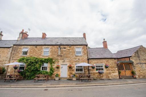 The George & Dragon Country Inn - Housity