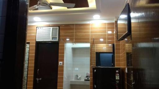 Posh, Nice Foreigner Area Lajpat Ngar Luxury Room - Housity