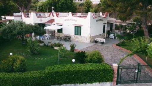 Villa panoramica - BAIA DEL CARPINO - Housity
