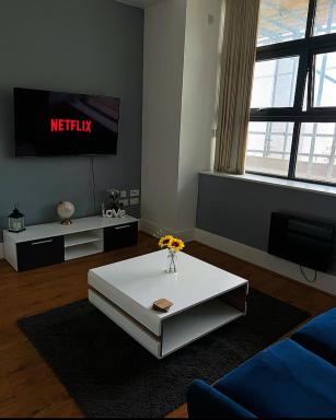 CITY CENTRE ONE BED APT W/FREE WIFI/NETFLIX - Housity
