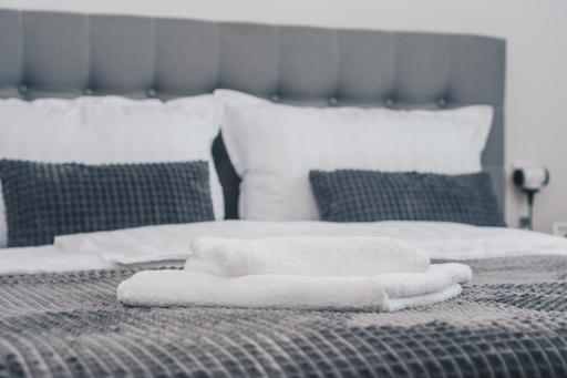 L Apartment - Housity