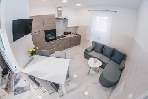 L Apartment - Housity