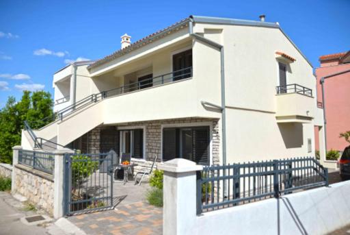 Murter-Slanica 4+2 - Housity