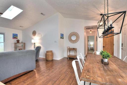 Twin Tides - Housity