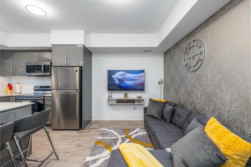 Exquisite 2 Bedroom Apt, mins to the falls. - Housity