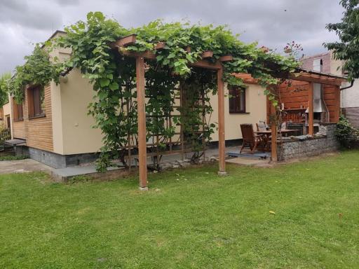 Domek s terasou - Housity