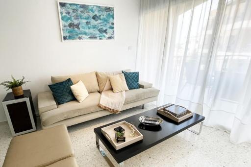 Kings Palace superb 1 bed apartment with sea views - Housity