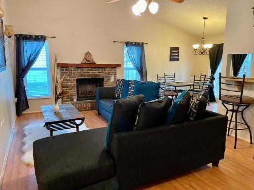 Nice Spacious 2bd with indoor fireplace near Legoland - Housity