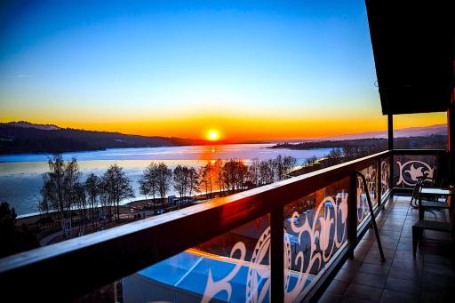 Apartament33 Luxury View Centralny Widok na jezioro sauna, siłownia - 100 metrów od Jeziora Czorsztyńskiego i ścieżki rowerowej Velo Czorsztyn obok Kluszkowce Ski - Housity