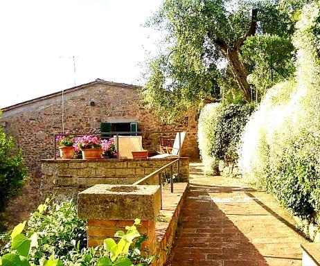 La Terrazza, elegant Tuscan stone house with garden and terrace in Cetona - Housity
