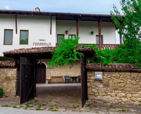 Guest House Geranium Arbanasi - Housity