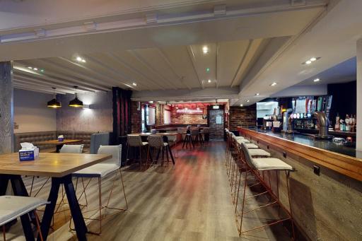 Village Hotel Manchester Hyde - Housity