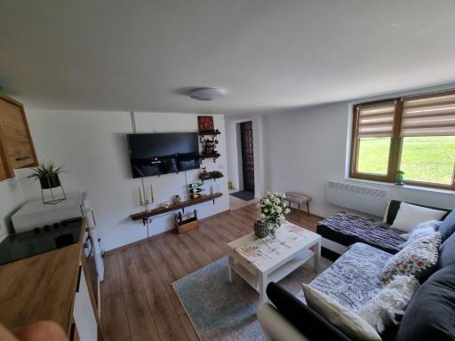 Casa primitoare in inima naturii si padurii - Housity
