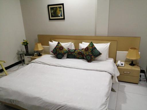 Cigar lodges & cafe - Housity