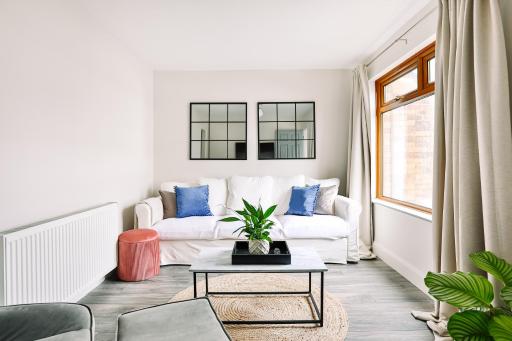 FAMILY TOWN HOUSE (with garden & private parking) - Housity