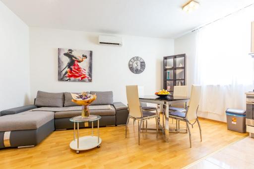 Vale apartment with balcony - Housity