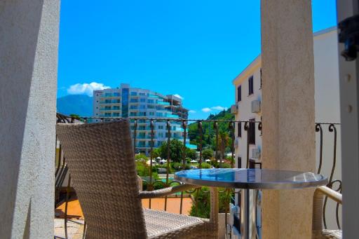 Petrovac beachfront apartment - Housity