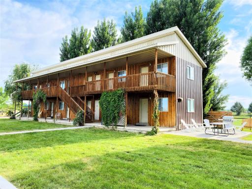 Sleeps up to 42 Private Clubhouse, Sand Volleyball, Playground, 6miles to Quarry - Housity