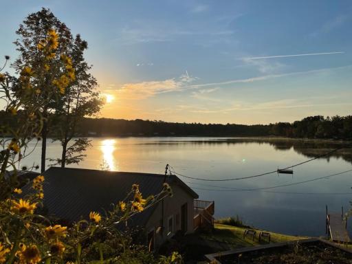 Lakeside Reflections - Housity
