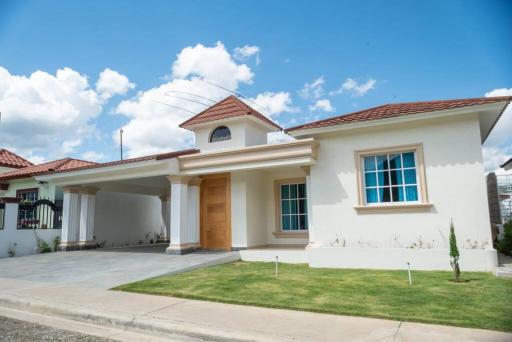 Casa Familiar en el Valle de Constanza - Housity