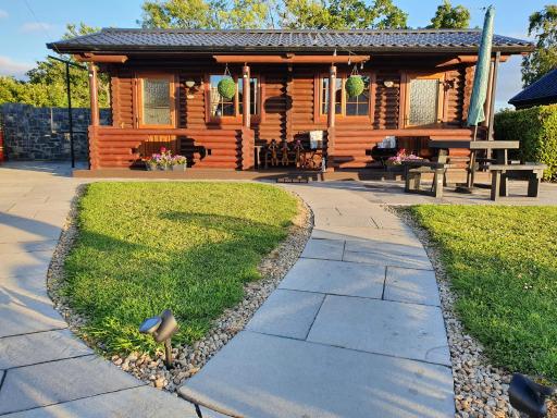 Cosy Countryside Log Cabin - Housity